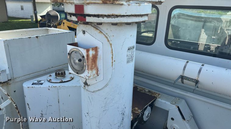 image for item DT3290 2001 Freightliner FL70 bucket truck