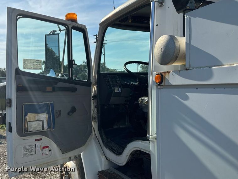 image for item DT3290 2001 Freightliner FL70 bucket truck