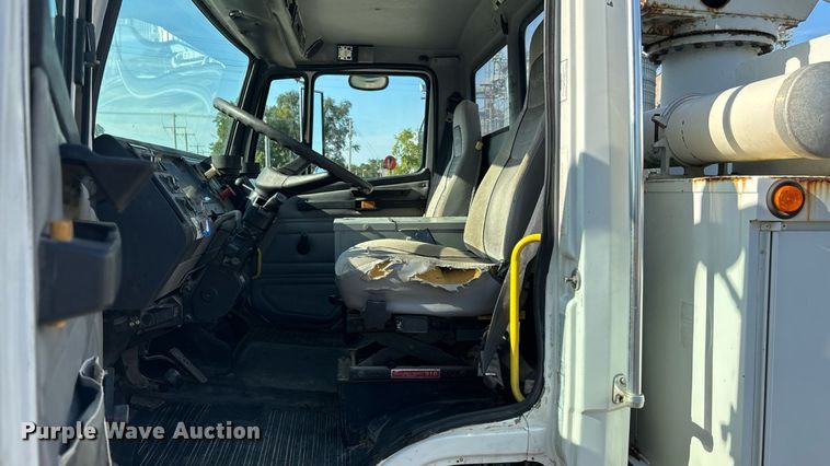 image for item DT3290 2001 Freightliner FL70 bucket truck