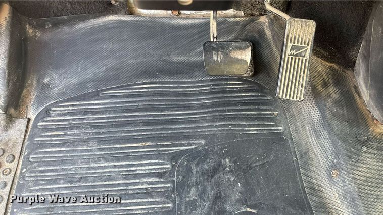 image for item DT3290 2001 Freightliner FL70 bucket truck