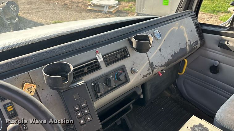 image for item DT3290 2001 Freightliner FL70 bucket truck