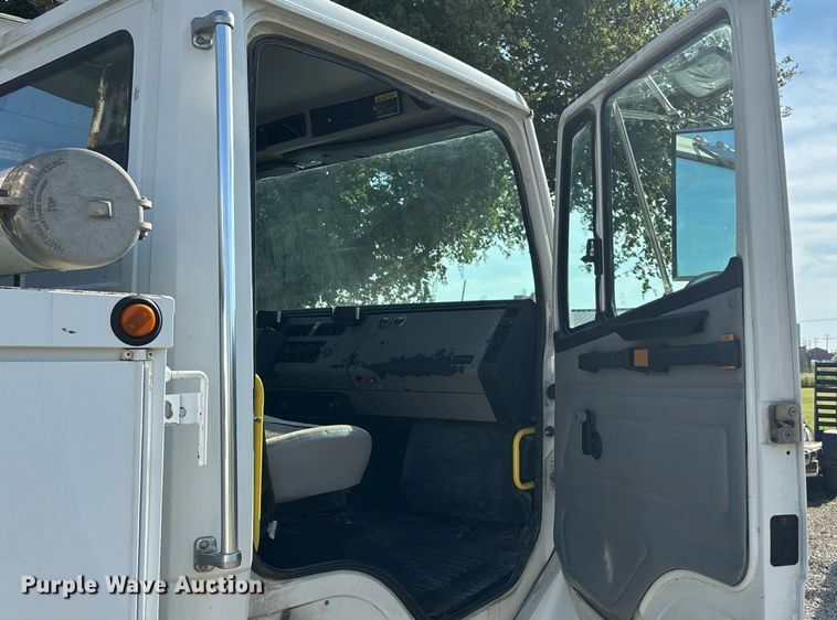 image for item DT3290 2001 Freightliner FL70 bucket truck