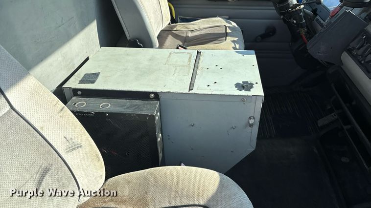 image for item DT3290 2001 Freightliner FL70 bucket truck