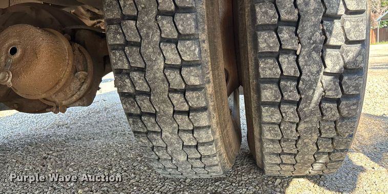 image for item DT3290 2001 Freightliner FL70 bucket truck