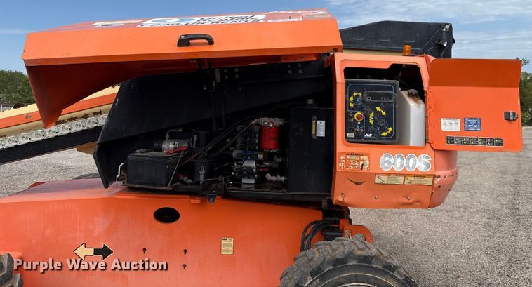image for item DT6717 2013 JLG 600S boom lift