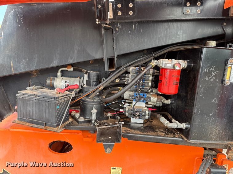 image for item DT6717 2013 JLG 600S boom lift