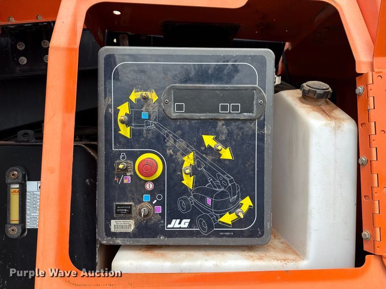 image for item DT6717 2013 JLG 600S boom lift