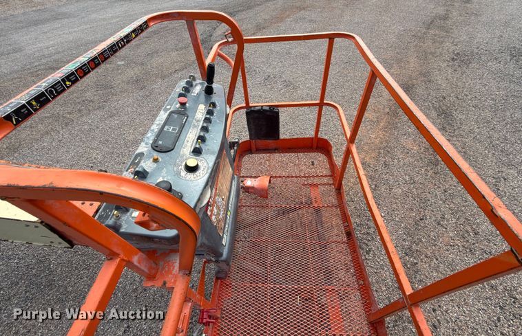 image for item DT6717 2013 JLG 600S boom lift