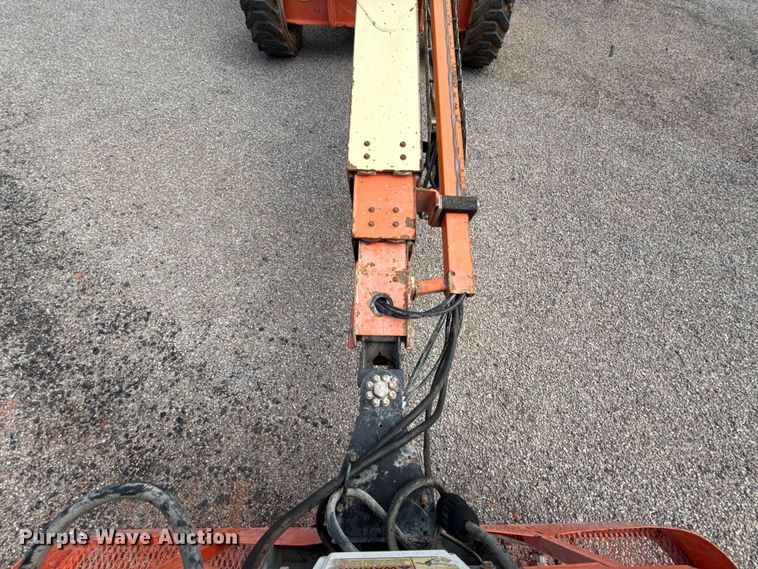 image for item DT6717 2013 JLG 600S boom lift