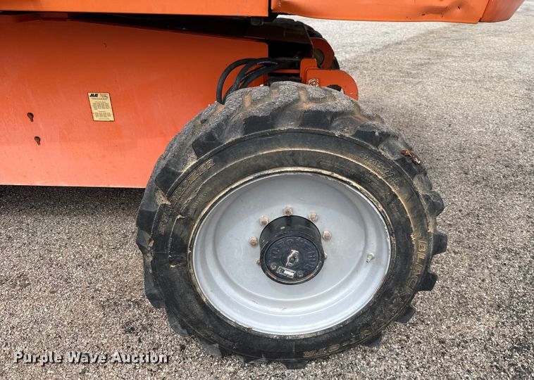 image for item DT6717 2013 JLG 600S boom lift