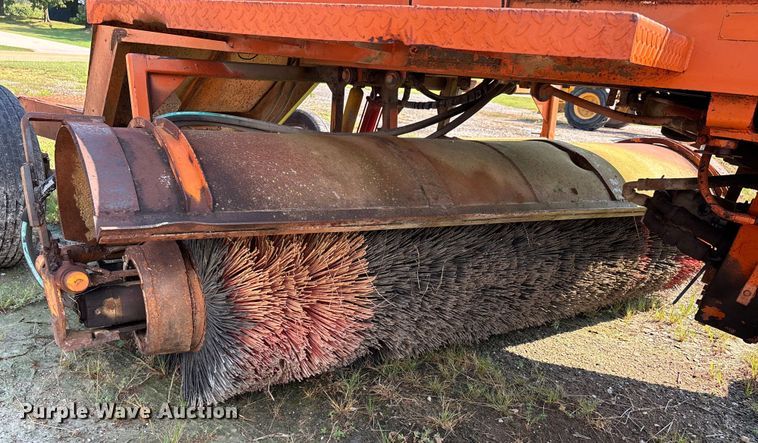 image for item DU1256 Broce RC300 broom