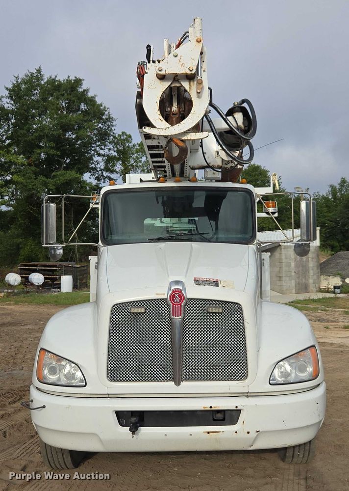image for item DU7954 2015 Kenworth T370 digger derrick truck
