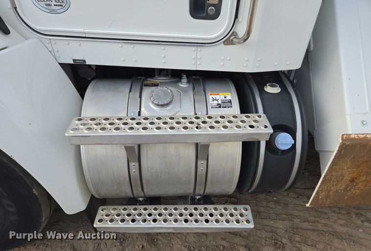 image for item DU7954 2015 Kenworth T370 digger derrick truck