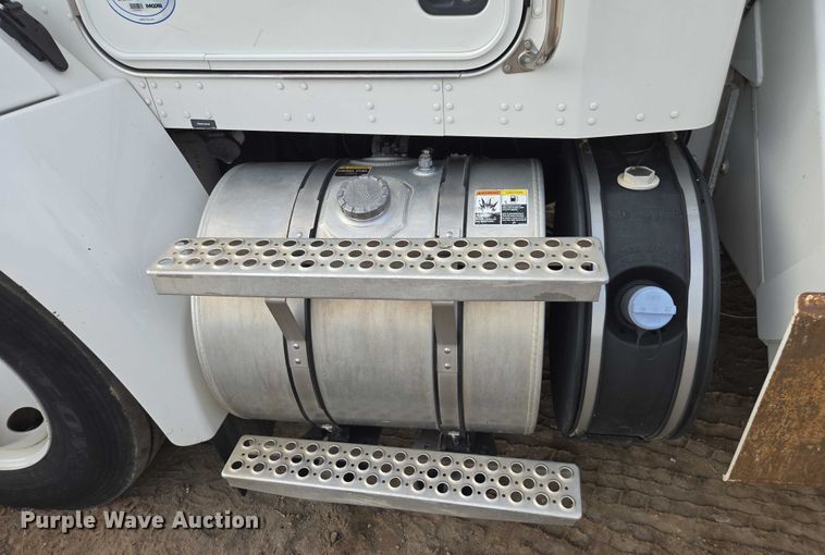 image for item DU7954 2015 Kenworth T370 digger derrick truck