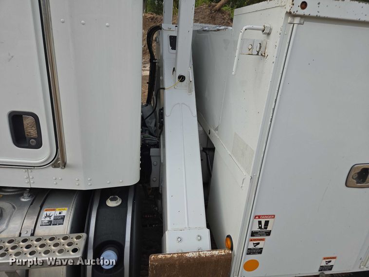 image for item DU7954 2015 Kenworth T370 digger derrick truck