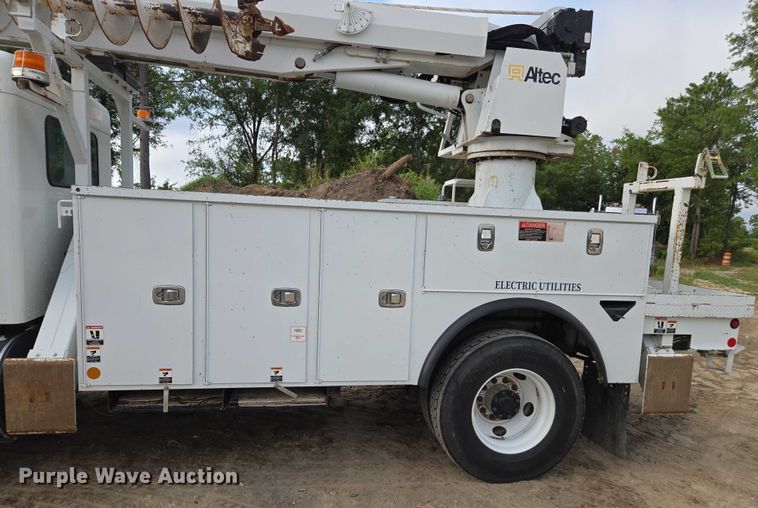 image for item DU7954 2015 Kenworth T370 digger derrick truck