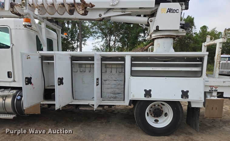 image for item DU7954 2015 Kenworth T370 digger derrick truck