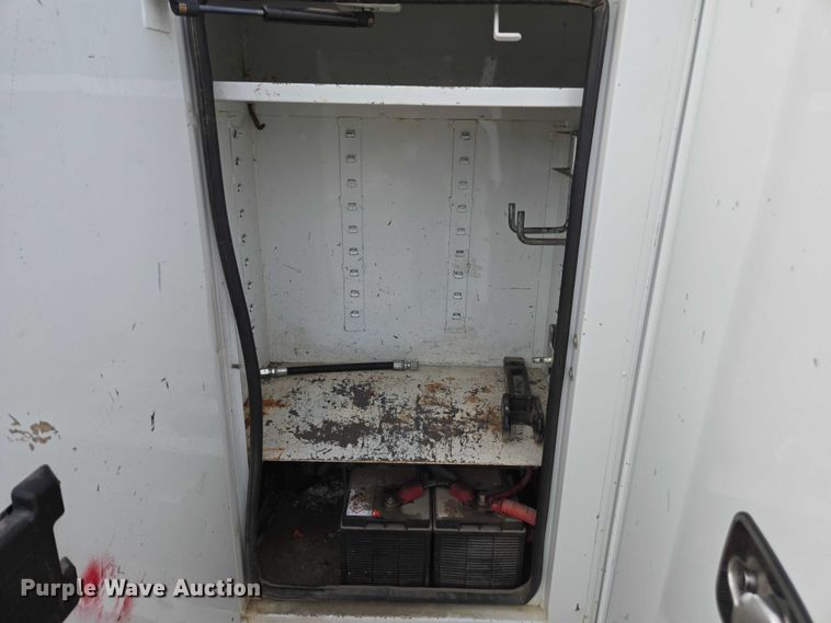 image for item DU7954 2015 Kenworth T370 digger derrick truck