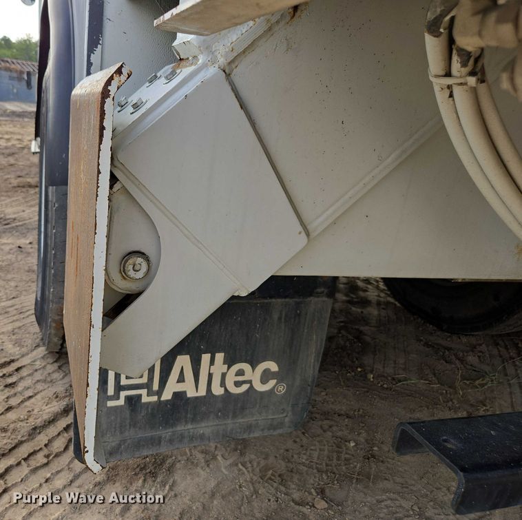 image for item DU7954 2015 Kenworth T370 digger derrick truck