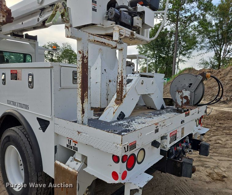 image for item DU7954 2015 Kenworth T370 digger derrick truck