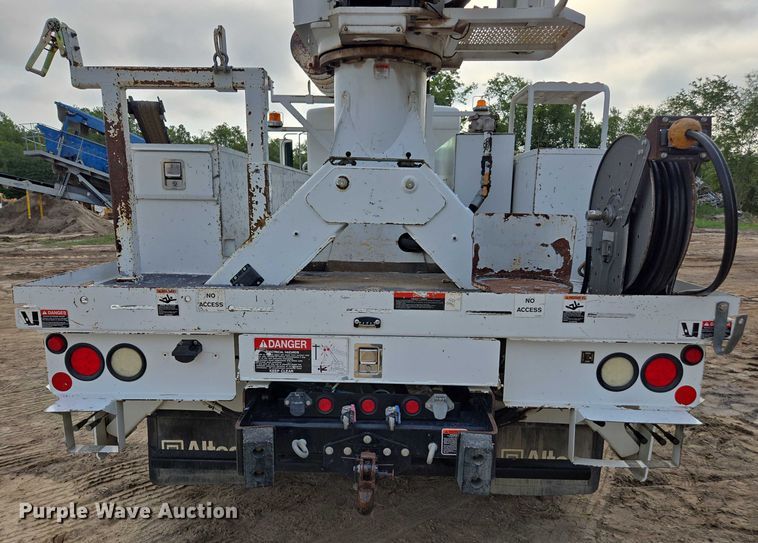 image for item DU7954 2015 Kenworth T370 digger derrick truck