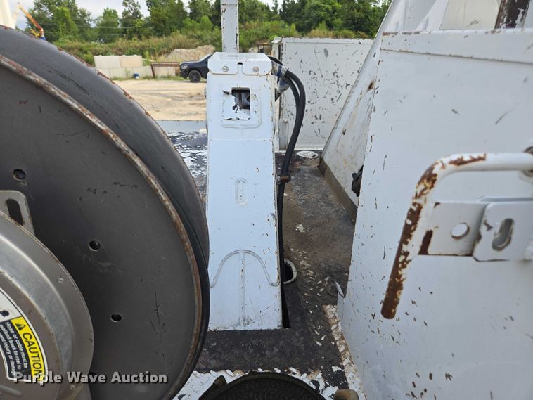 image for item DU7954 2015 Kenworth T370 digger derrick truck