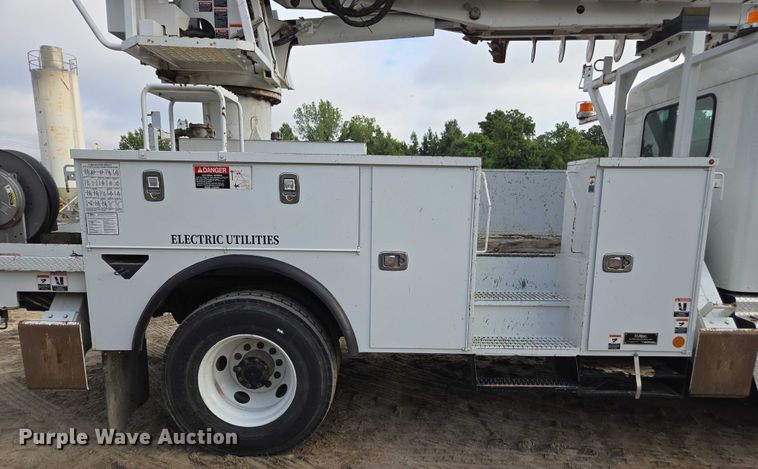 image for item DU7954 2015 Kenworth T370 digger derrick truck