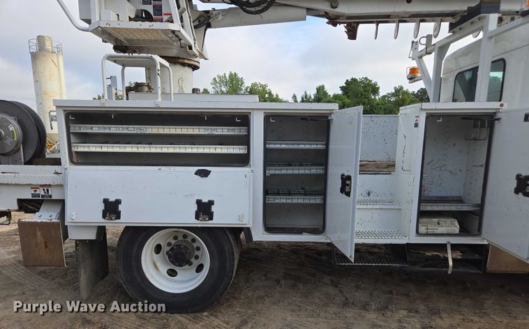 image for item DU7954 2015 Kenworth T370 digger derrick truck