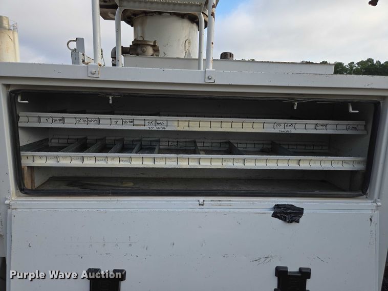 image for item DU7954 2015 Kenworth T370 digger derrick truck