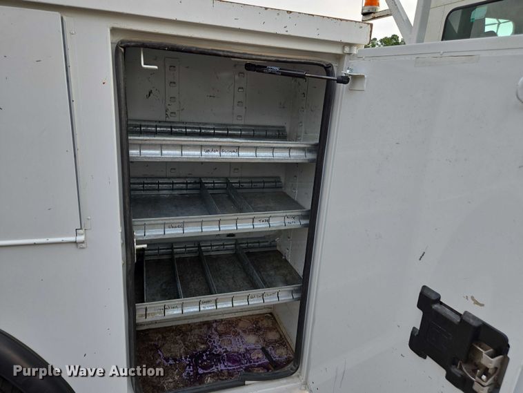 image for item DU7954 2015 Kenworth T370 digger derrick truck