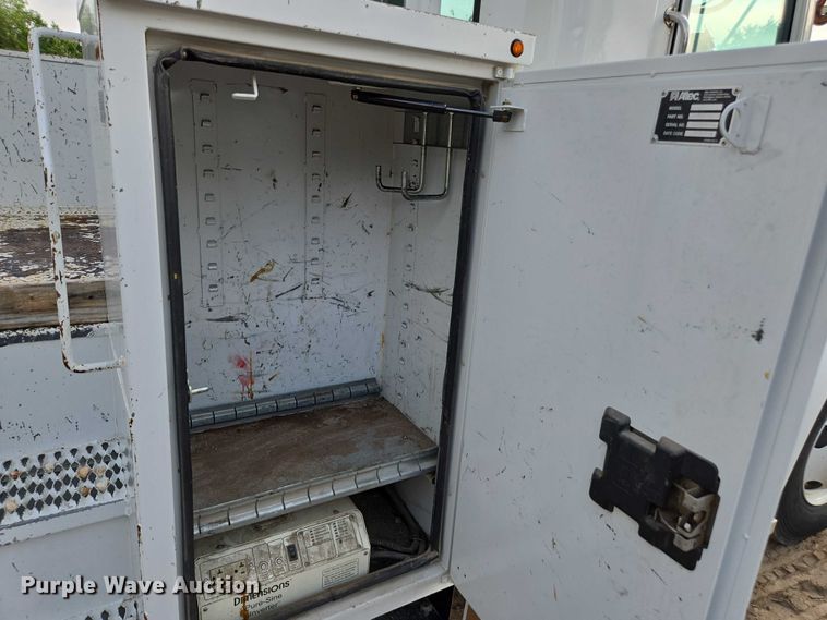 image for item DU7954 2015 Kenworth T370 digger derrick truck