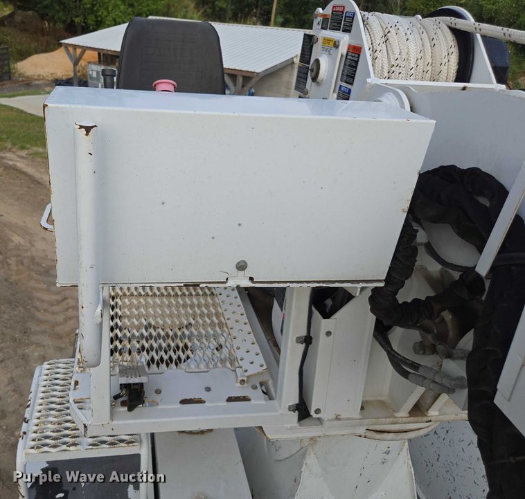 image for item DU7954 2015 Kenworth T370 digger derrick truck