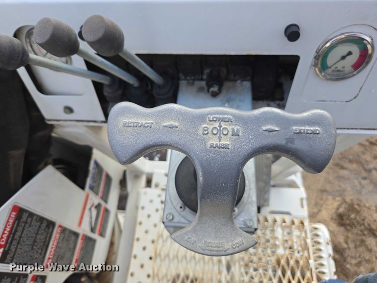 image for item DU7954 2015 Kenworth T370 digger derrick truck