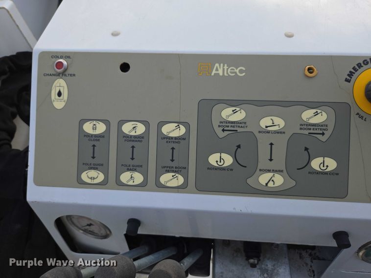 image for item DU7954 2015 Kenworth T370 digger derrick truck