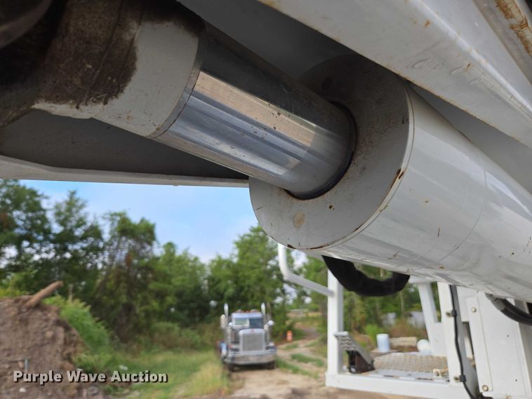 image for item DU7954 2015 Kenworth T370 digger derrick truck