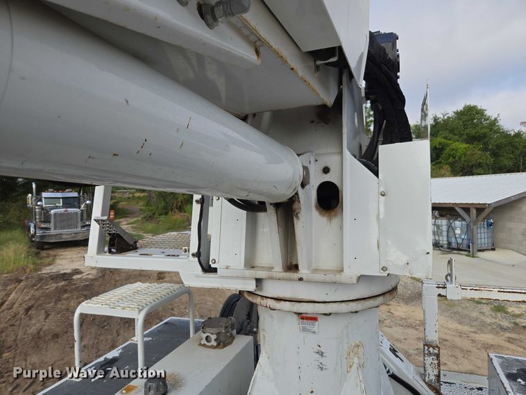 image for item DU7954 2015 Kenworth T370 digger derrick truck