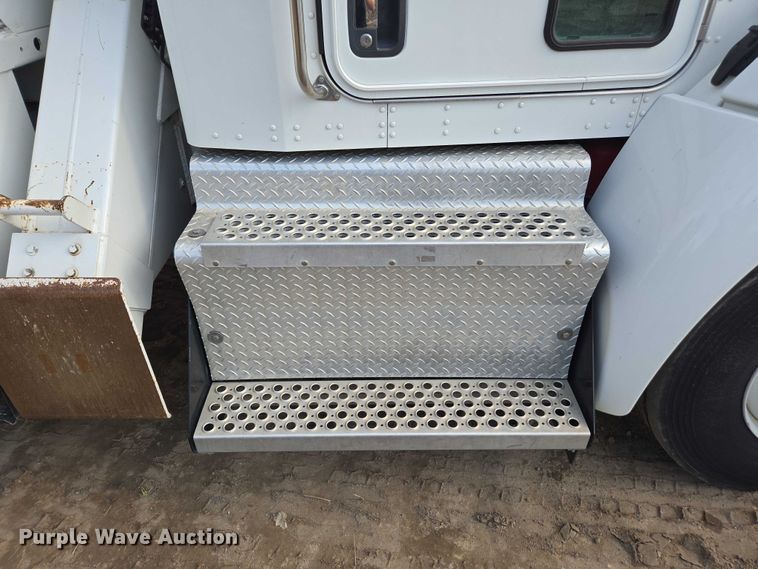 image for item DU7954 2015 Kenworth T370 digger derrick truck