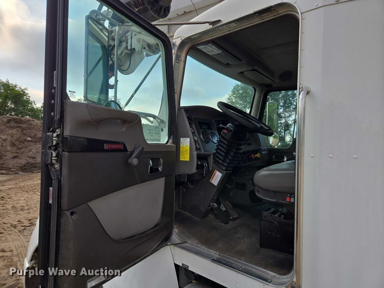 image for item DU7954 2015 Kenworth T370 digger derrick truck