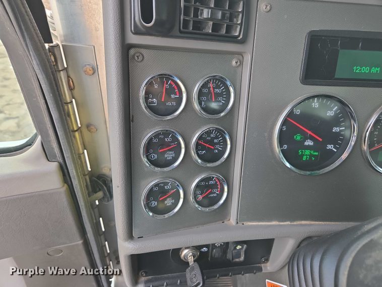 image for item DU7954 2015 Kenworth T370 digger derrick truck