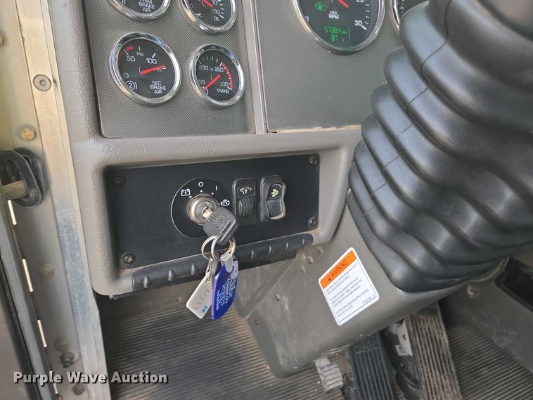 image for item DU7954 2015 Kenworth T370 digger derrick truck