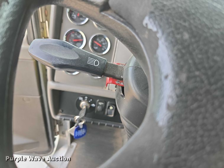 image for item DU7954 2015 Kenworth T370 digger derrick truck