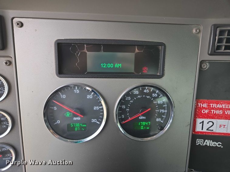 image for item DU7954 2015 Kenworth T370 digger derrick truck