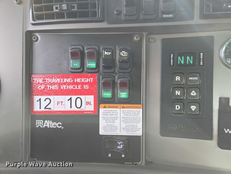 image for item DU7954 2015 Kenworth T370 digger derrick truck