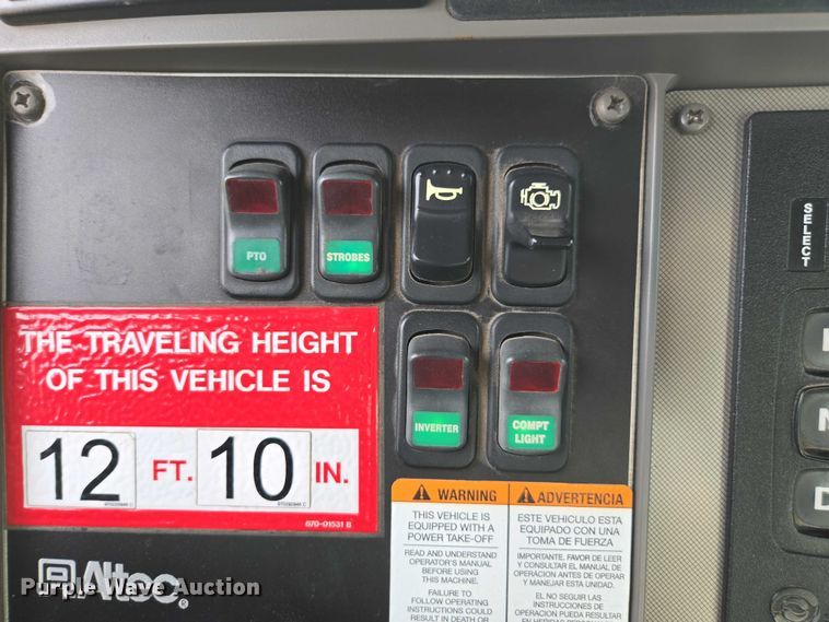 image for item DU7954 2015 Kenworth T370 digger derrick truck