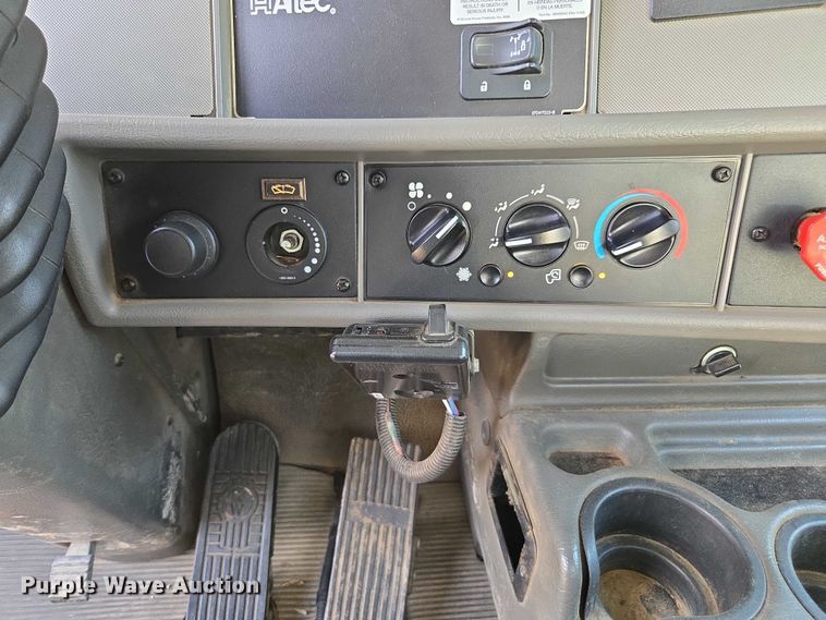 image for item DU7954 2015 Kenworth T370 digger derrick truck