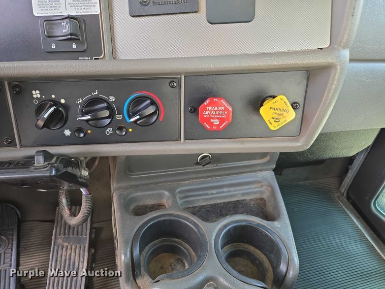 image for item DU7954 2015 Kenworth T370 digger derrick truck