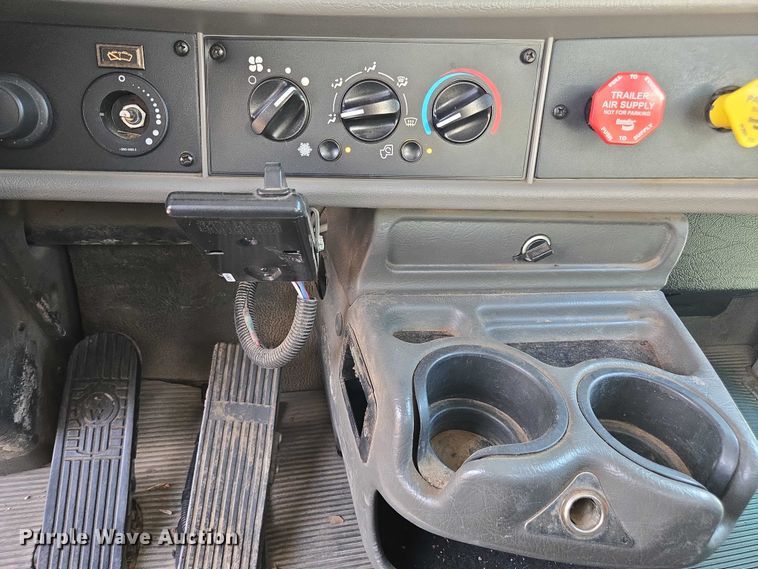 image for item DU7954 2015 Kenworth T370 digger derrick truck