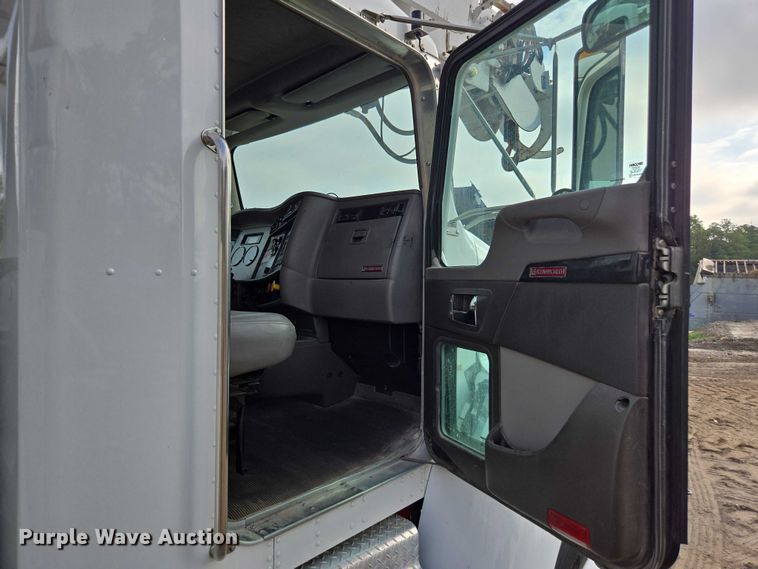 image for item DU7954 2015 Kenworth T370 digger derrick truck