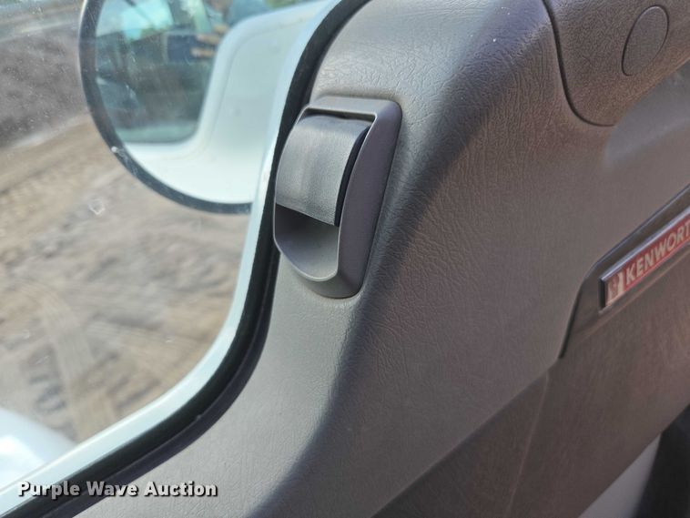 image for item DU7954 2015 Kenworth T370 digger derrick truck