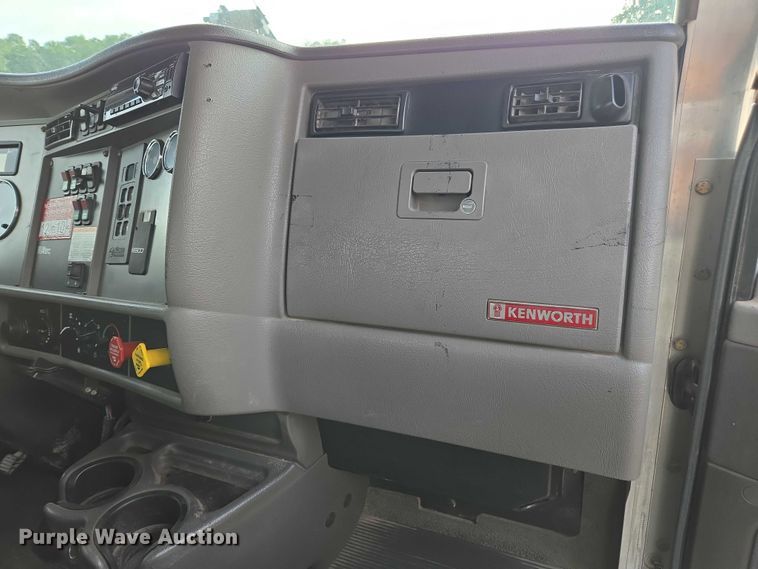 image for item DU7954 2015 Kenworth T370 digger derrick truck